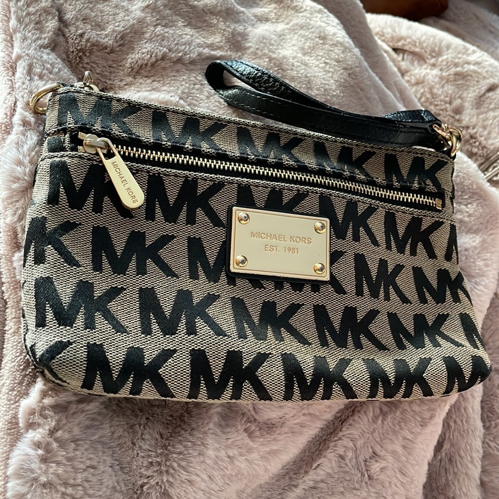Michael kors vintage wristlet